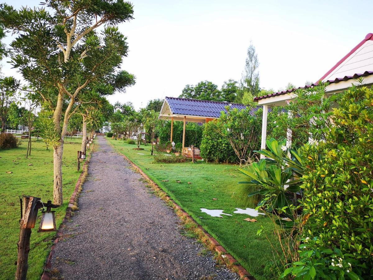Terrua Main Ten Villa Garden Suan Phueng Exterior photo